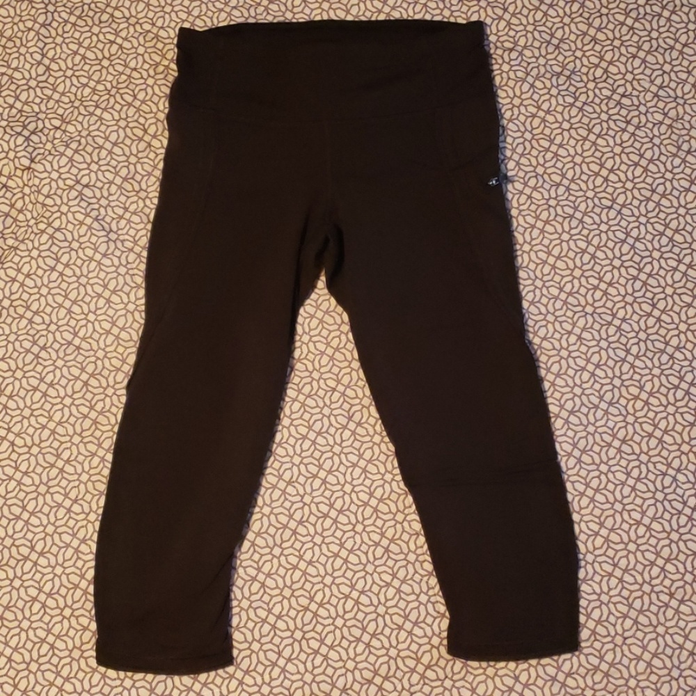 Lululemon Crop Pants - Solid Black - Size 4